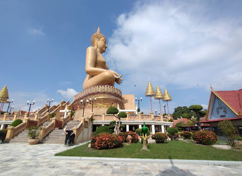 Wat Phikun Thon – Mueang boran thi anurak sangkhom lae sathaphithan phra phuttha rup yai khong Sing Buri