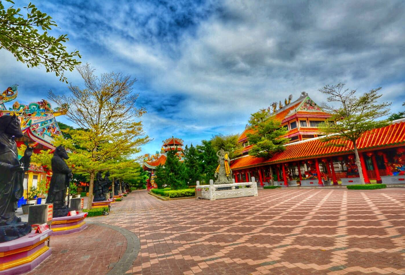 Dragon Descendants Museum Suphan Buri – Sathaan Thii Samkhan Samrap Kan Rianru Lae Khwam Ngam Haeng Watthanatham Jin–Thai