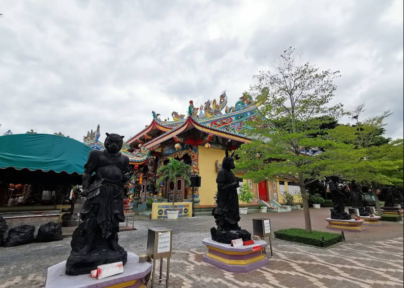 Suphan Buri City Pillar Shrine: Sathaan Saksi Thi Mi Khwam Samkhan Nai Hua Jai Mueang Suphan Buri