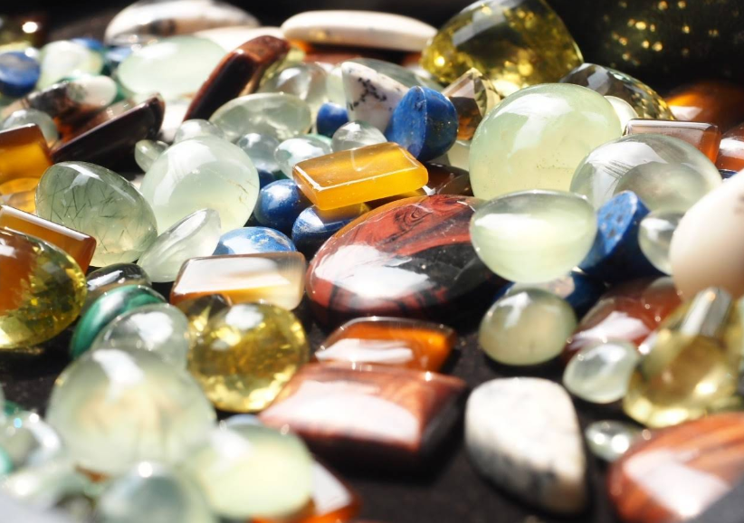 Gem Market (Sri Chan Road) : Khwam Sangsan Khong Mueang Phet Chanthaburi
