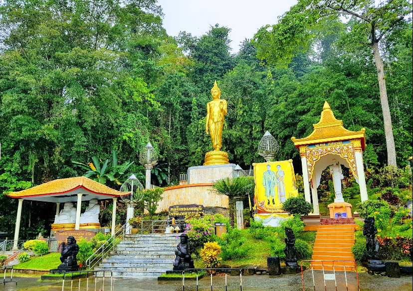 Wat Khao Sukim – Sathaan Thammachai Bon Phu Khao Thi Mee Khwam Santi