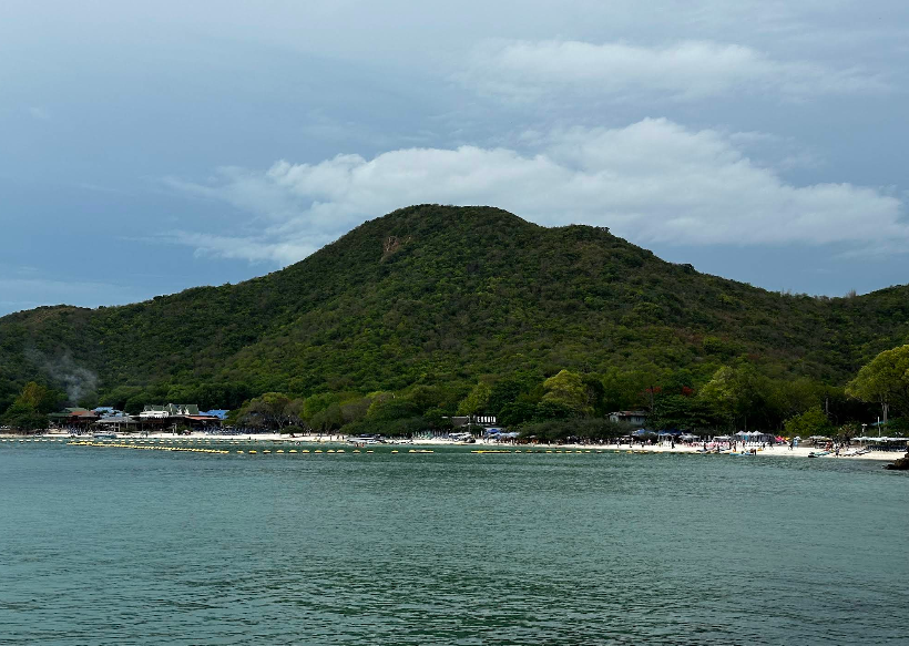 Koh Larn (Coral Island) – Swarga Thale Klang Phatthaya Thi Mi Hat Suay Lae Kriattham