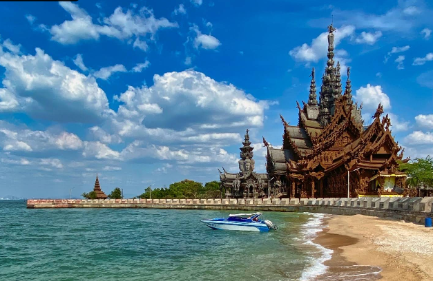 Sanctuary of Truth (Prasat Satchatham), Uksorn Mai Thi Sattaya Nai Hua Jai Pattaya
