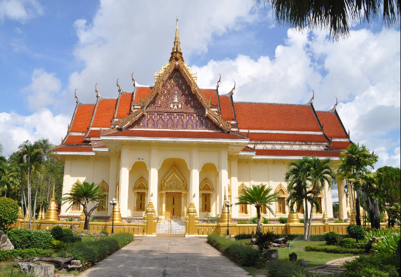 Wat Saranat Thammaram : Wat phra ngam lae sathan thian tham nai Rayong
