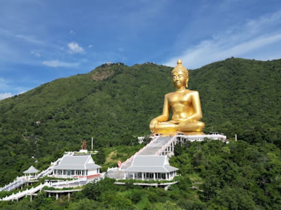 Khao Wong Phra Chan – Sathaan Thammachat lae Sathaan Saksi Nai Jai Klang Lopburi