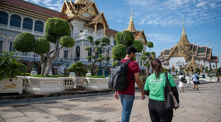 Wat Luk Si Raja Samosorn: Sa-than phra satthi thi ngan ngam lae ploi duay khwam sa-ngop