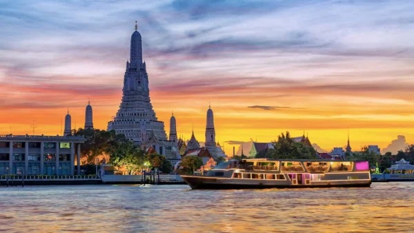 Wat Chong Lom : Sathaan thi sangop nai rim Mae Nam Tha Chin thi aod aai khwam saksit lae khwam ngam