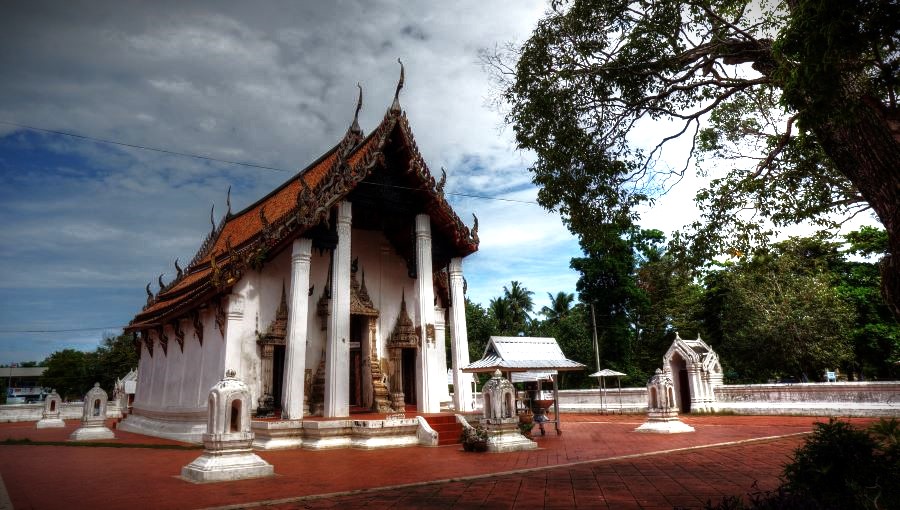 Wat Prasat : Moradok Thang Satsana Lae Sinlapa Boran Nai Klang Mueang Nonthaburi