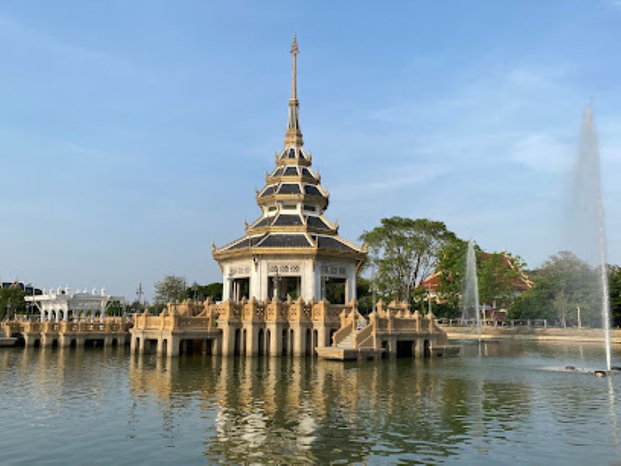 Chalerm Kanchanaphisek Park : Suan Siaw Jai Thi Samrab Khon Rak Thammachat Nai Nonthaburi