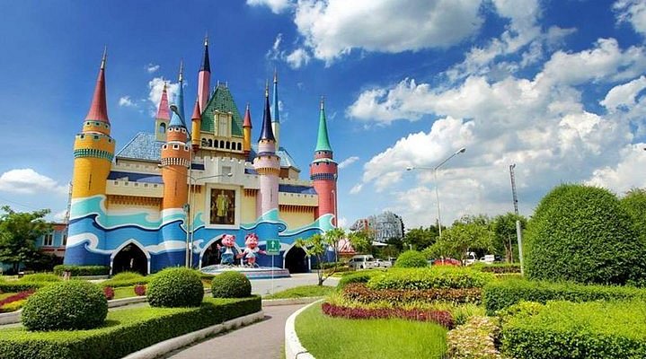 Siam Amazing Park : Lok thang fan lae kan phi chao suan nam thi yai thi sut nai Bangkok