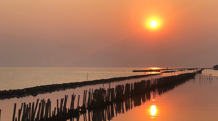Red Bridge (Dolphin Viewpoint) lae Sathan Phra Matchanu