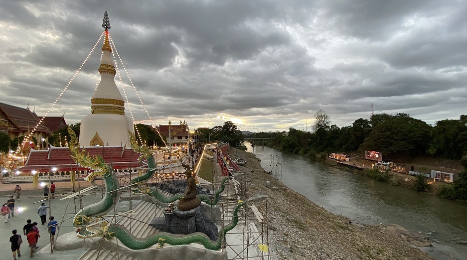 Wat Kaeng Khoi Cholasit – Sathān Thī Sǣn Sàng Khwam Santi Nai Klang Thammachāt Saraburi