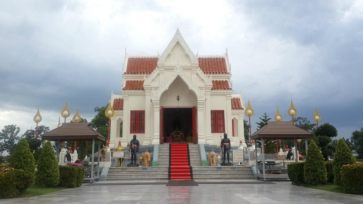 King Naresuan The Great Shrine: Sathan Thang Prawatisat Thi Samkhan Lae Pen Thi Thiew Thi Nap Preran Jai